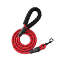 Laisse corde réfléchissante en nylon coloris rouge avec poignée en mousse noire et mousqueton