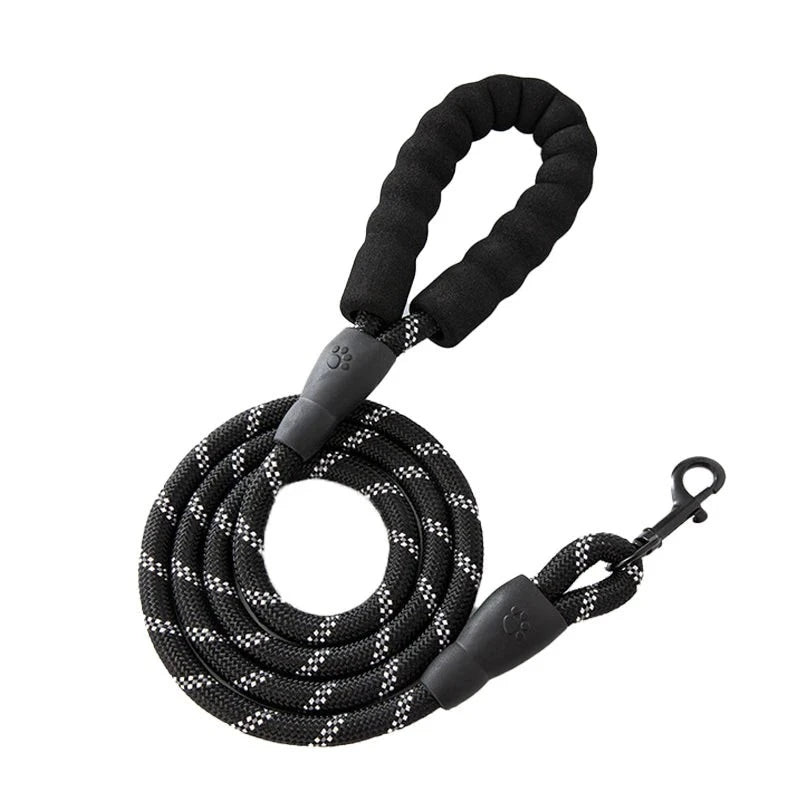 Laisse corde réfléchissante en nylon coloris noir avec poignée en mousse et mousqueton métal