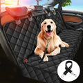 Housse de siège arrière imperméable noire matelassée installée en voiture, golden retriever attaché par sa ceinture