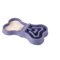 Gamelle anti-glouton en forme d'os avec tapis à lécher, coloris violet, vue de dessus sur fond blanc