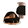 Siège auto 3-en-1 pour petit chien noir matelassé avec chien installé, et version sac portée à la main