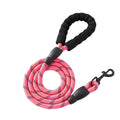 Laisse corde réfléchissante en nylon coloris rose avec poignée en mousse noire et mousqueton