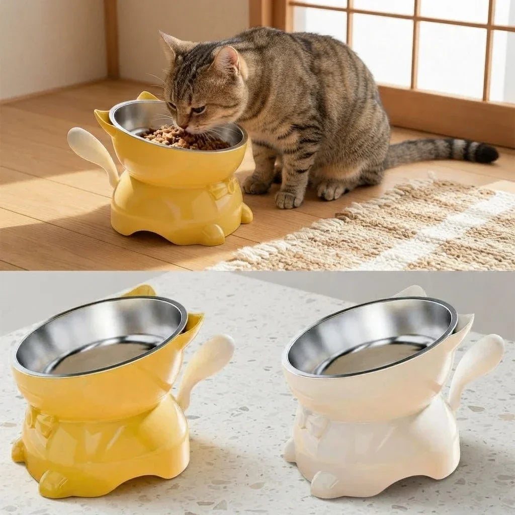 Bol surélevé oreilles de chat jaune avec chat tigré qui mange, et modèles jaune et blanc côte à côte