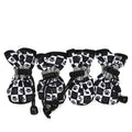 Chaussures imperméables antidérapantes pour chien, lot de 4 motif damier noir et blanc à pattes, sur fond blanc